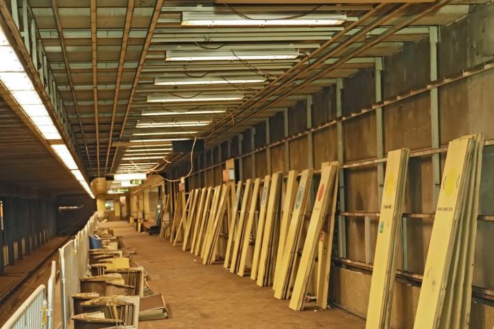 Burkolatbontási munkálatok / Cladding removal works