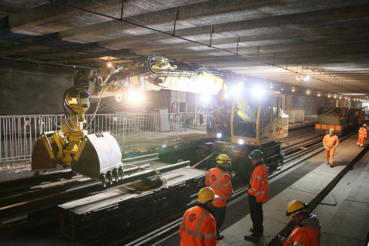 Gépek a metrófelújításon / Machines of the reconstruction