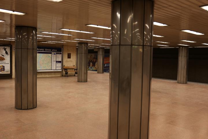 Arany János utca metróállomás