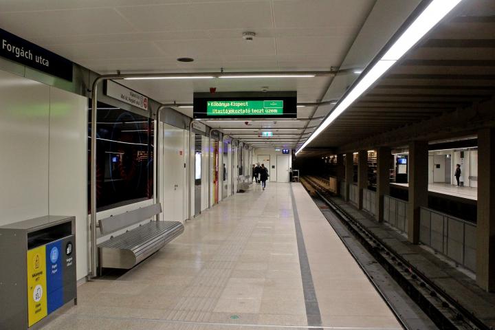 Megújult Forgách utca metróállomás