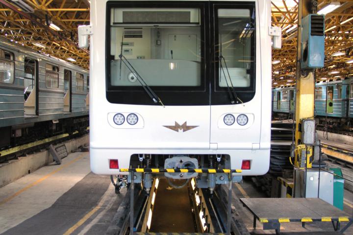 Képek az új szerelvényekről / Pictures of the new subway cars