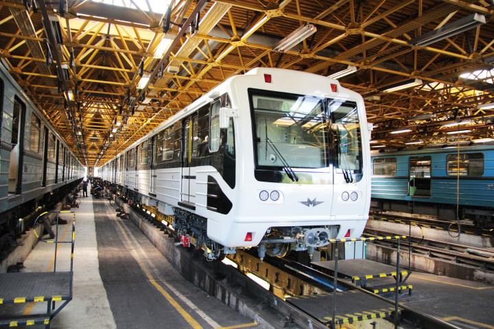 Képek az új szerelvényekről / Pictures of the new subway cars