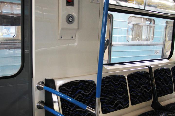 Képek az új szerelvényekről / Pictures of the new subway cars